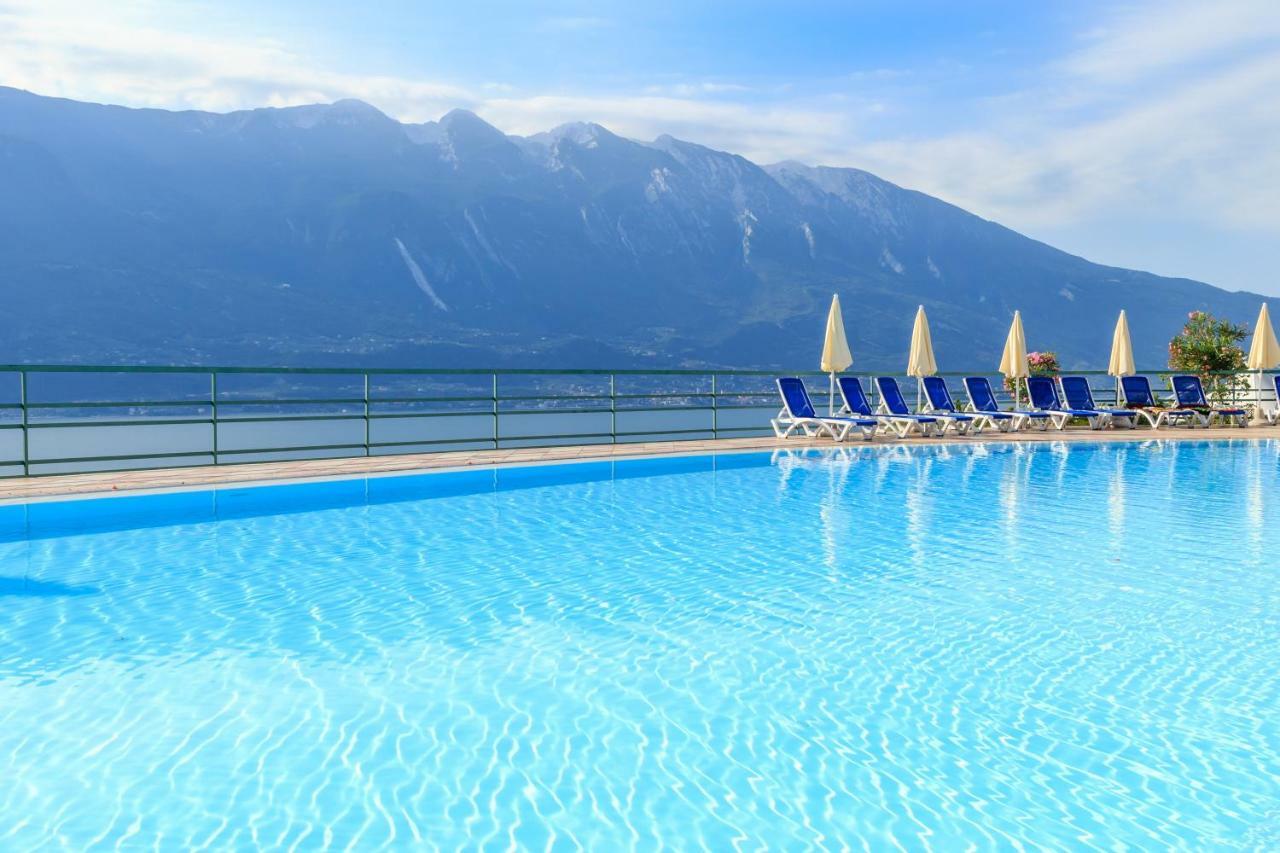 Hotel San Pietro Limone sul Garda Esterno foto